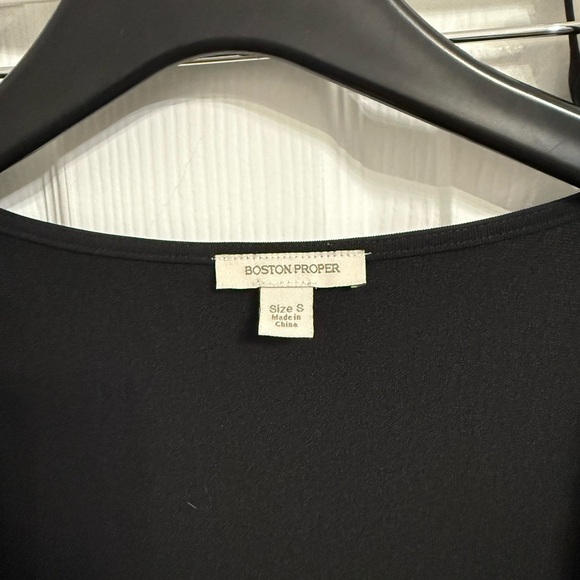 NWT Boston Proper Black 3/4 Sleeve Travel Shirt Top Small Darted Bust Crossover - Picture 3 of 5